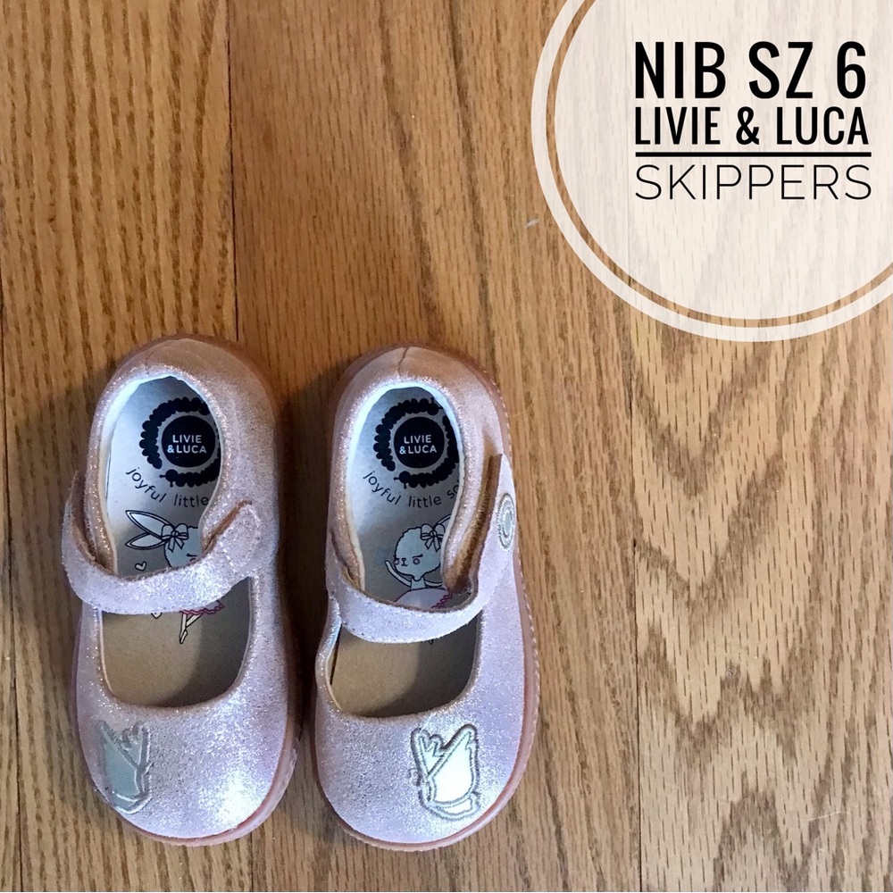 NIB sz 6 Livie and Luca Skippers